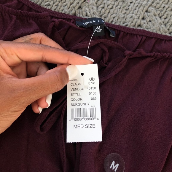 NEW Kendall and Kylie off the shoulder top. Size M - Picture 2 of 3